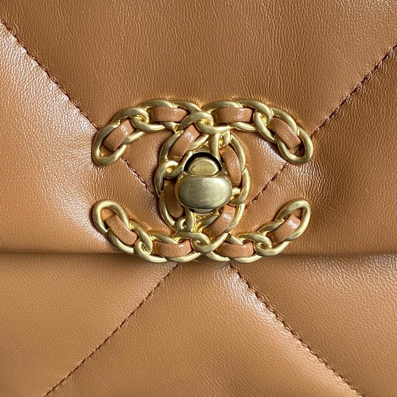 NIB 23C Chanel 19 CC Caramel Quilted Calfskin Leather Flap Bag in Caramel Brown - Picture 8 of 10